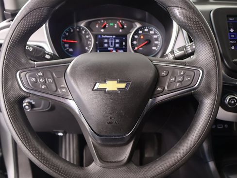 Used 2024 Chevrolet Equinox LT image 3