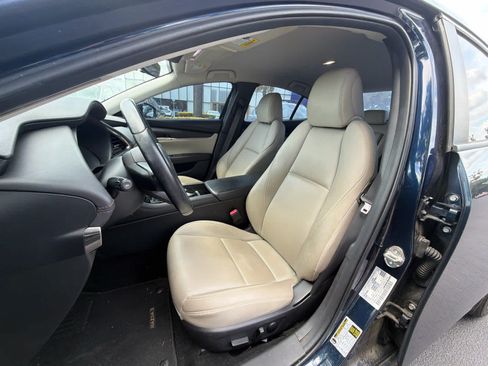 Used 2019 MAZDA MAZDA3 Sedan w/ Preferred Package FWD image 25