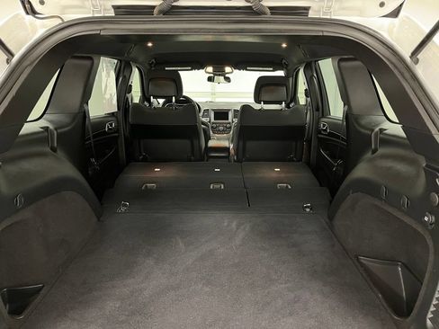 Used 2020 Jeep Grand Cherokee Laredo AWD/4WD image 49