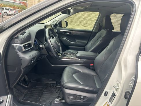 Used 2020 Toyota Highlander Limited image 9