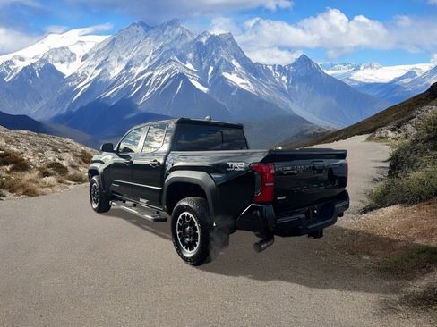 Used 2024 Toyota Tacoma TRD Off-Road w/ TRD Off Road Upgrade Package image 3