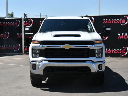 Used 2025 Chevrolet Silverado 2500 LT image 2