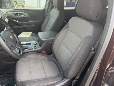 Used 2023 Chevrolet Traverse LT FWD image 11