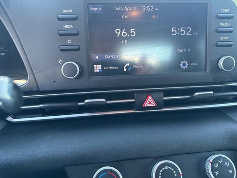 Used 2023 Hyundai Elantra SE FWD image 21