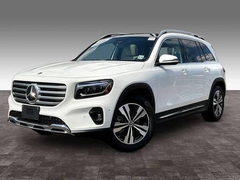 Used 2026 Mercedes-Benz GLB 250 4MATIC image 3