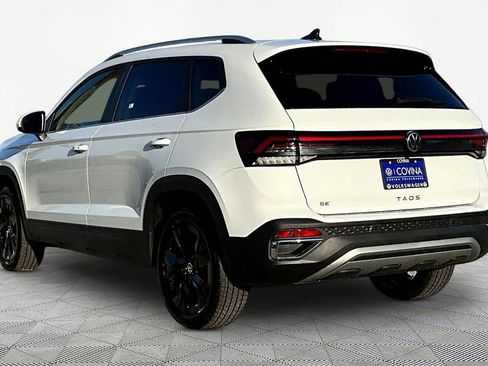 New 2026 Volkswagen Taos SE FWD image 4