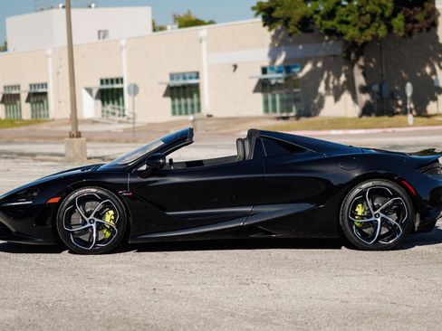 Used 2024 McLaren 750S Spider image 21