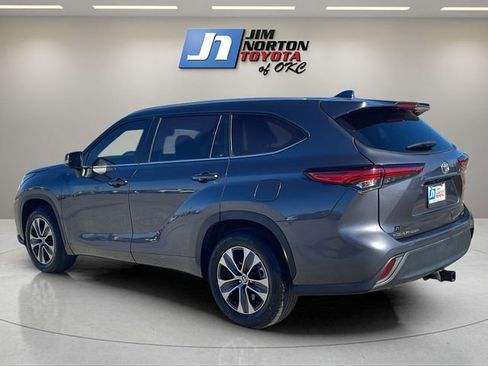Used 2023 Toyota Highlander XLE image 6