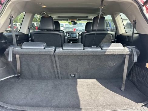 Used 2017 Toyota Highlander SE FWD image 10
