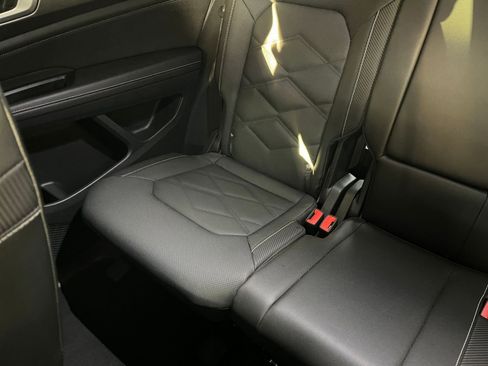 Used 2025 Volkswagen Atlas Cross Sport SE image 40