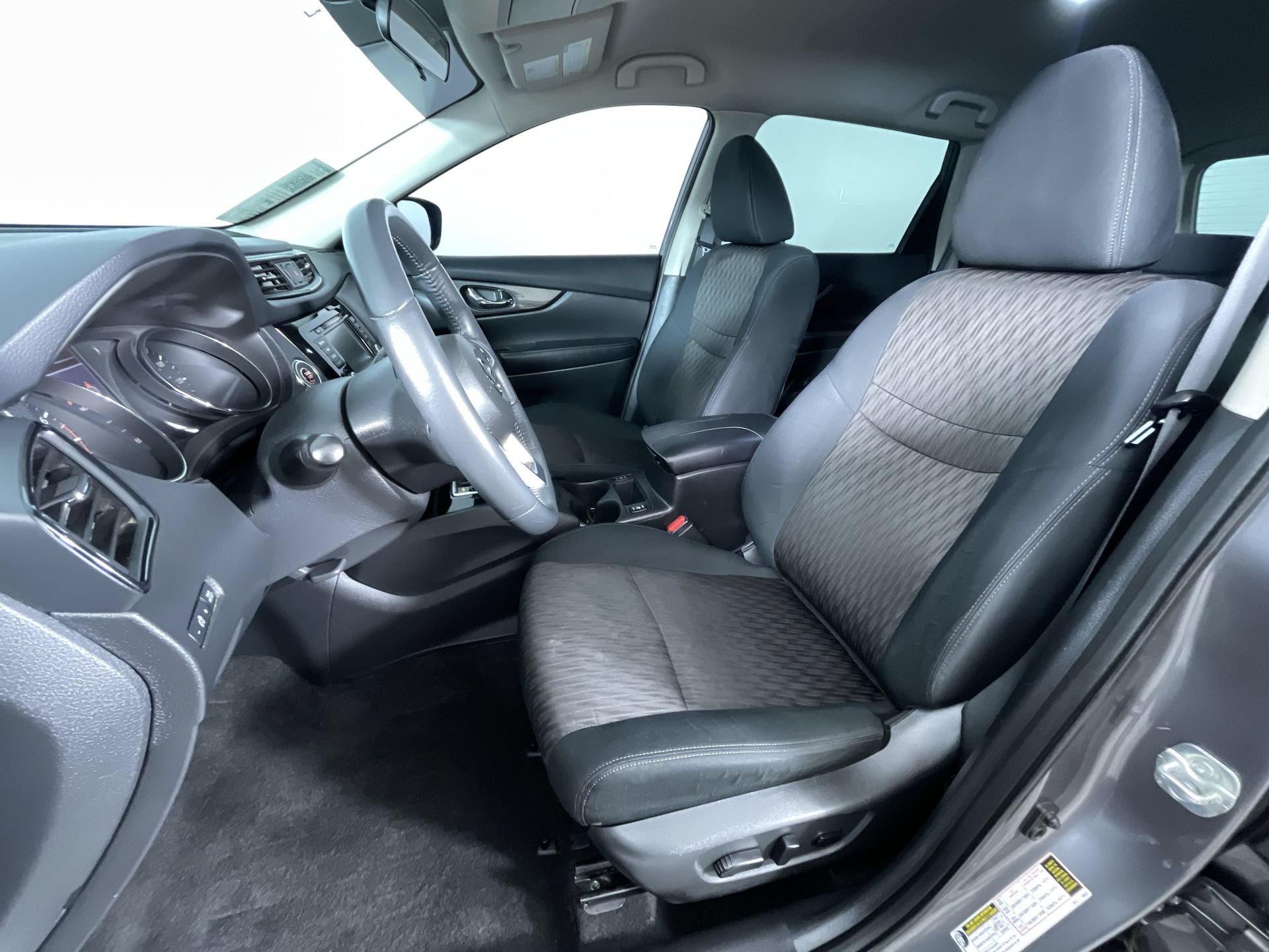 Used 2018 Nissan Rogue SV w/ Premium Package AWD/4WD image 15