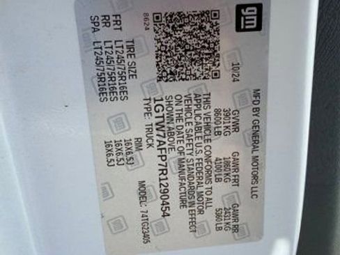 Used 2024 GMC Savana 2500 w/ Driver Convenience Package RWD image 18