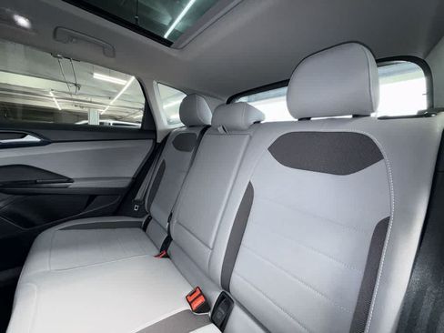Certified 2024 Volkswagen Taos SE FWD image 22