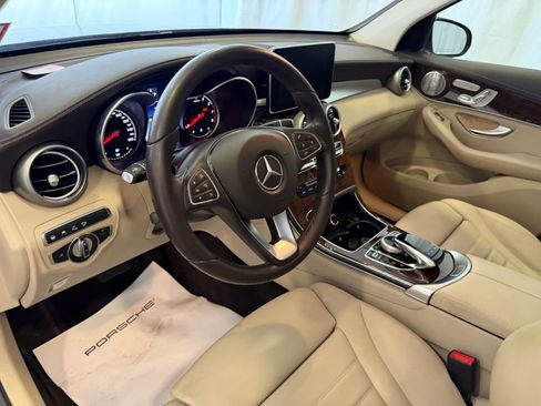 Used 2018 Mercedes-Benz GLC 300 4MATIC image 4