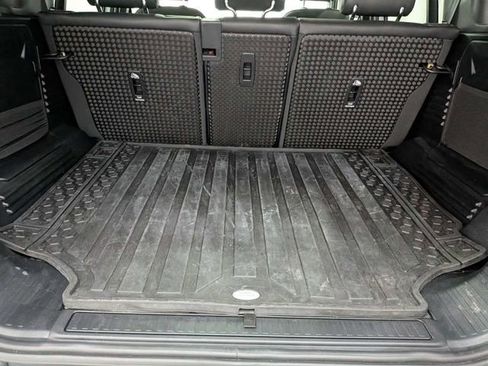 Used 2023 Land Rover Defender 110 S image 27