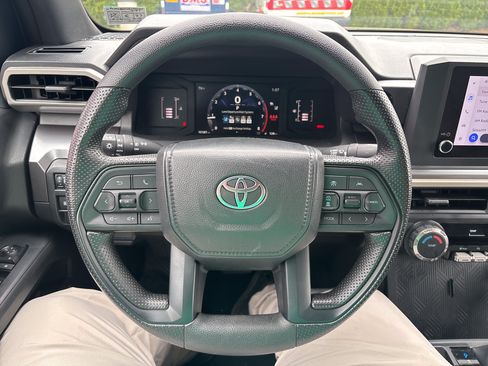Certified 2025 Toyota Tacoma SR5 AWD/4WD image 17