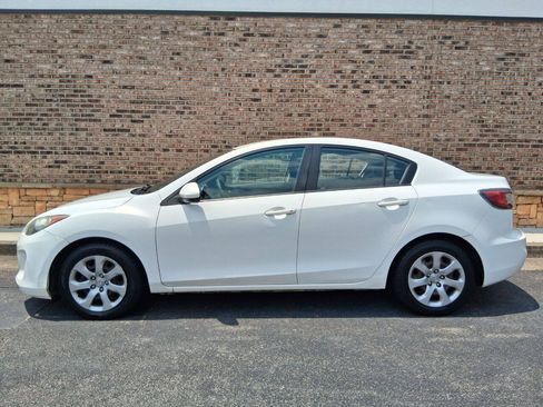 Used 2013 MAZDA MAZDA3 i SV FWD image 2