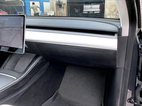 Used 2021 Tesla Model Y Long Range image 18