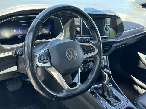 Used 2024 Volkswagen Jetta SE FWD image 27