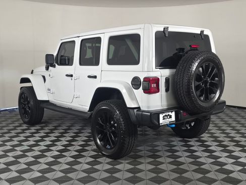 Used 2023 Jeep Wrangler Unlimited Sahara w/ Cold Weather Group AWD/4WD image 6