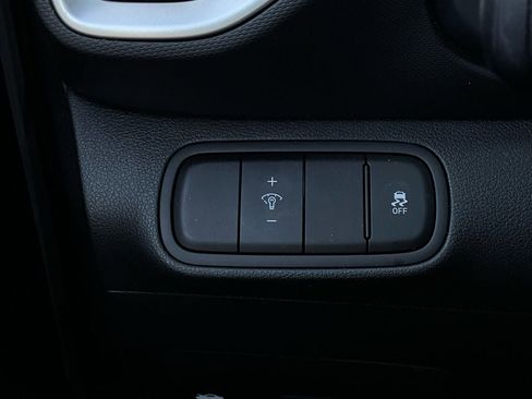 Used 2025 Hyundai Venue SEL image 22