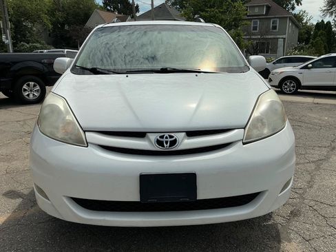 Used 2006 Toyota Sienna XLE w/ XLE Pkg 5 FWD image 9