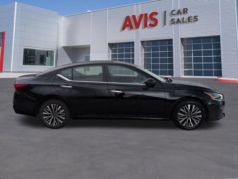 Used 2025 Nissan Altima 2.5 SV FWD image 5