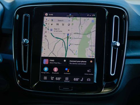 Used 2023 Volvo XC40 Recharge Ultimate image 16