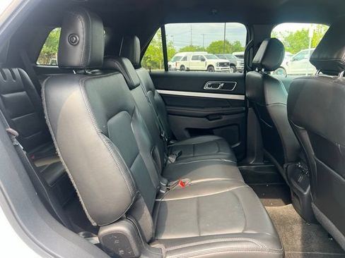 Used 2016 Ford Explorer XLT w/ Equipment Group 202A AWD/4WD image 12