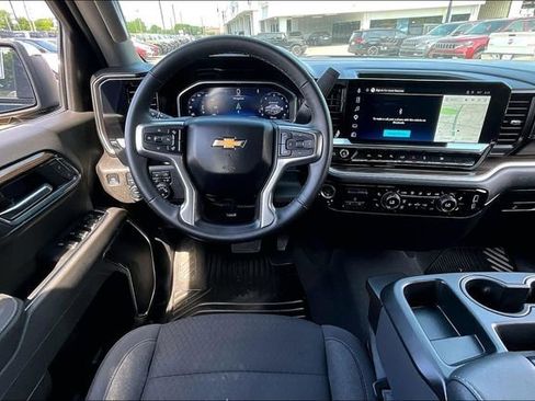Used 2025 Chevrolet Silverado 1500 LT w/ Safety Package AWD/4WD image 8