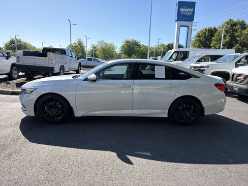 Used 2018 Honda Accord Sport image 7