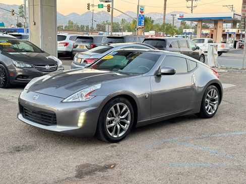 Used 2014 Nissan 370Z Coupe RWD image 7