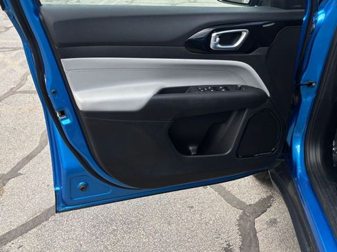 Used 2025 Jeep Compass Limited image 22