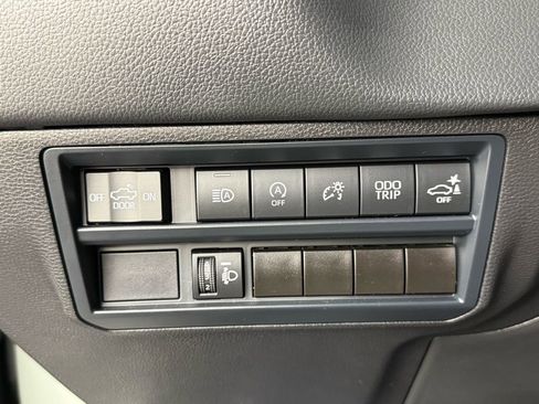 Used 2025 Toyota Tundra Limited AWD/4WD image 23