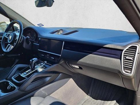 Used 2021 Porsche Cayenne Coupe image 12