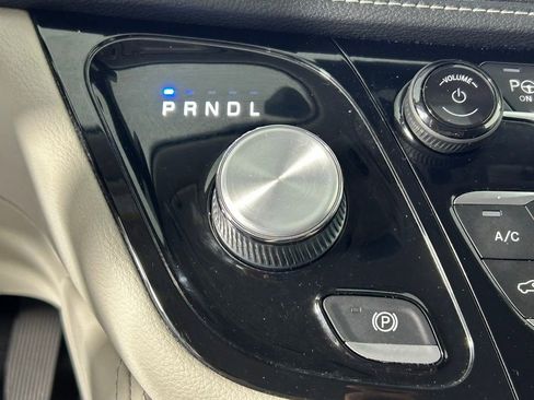 Used 2023 Chrysler Pacifica Limited image 24