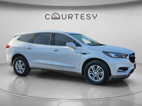 Used 2018 Buick Enclave Essence FWD image 9