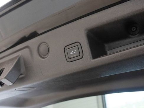 Used 2024 Chevrolet Equinox LT FWD image 17
