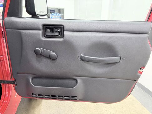 Used 2005 Jeep Wrangler Unlimited AWD/4WD image 33