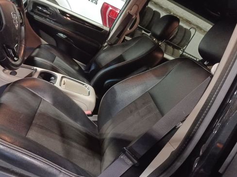 Used 2019 Dodge Grand Caravan SXT image 6