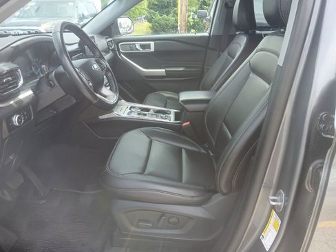 Certified 2022 Ford Explorer XLT w/ Equipment Group 202A AWD/4WD image 17