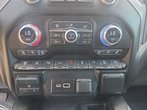 Used 2023 GMC Sierra 2500 Denali w/ Denali Black Diamond Edition AWD/4WD image 26