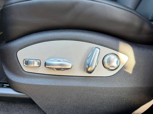Certified 2026 Porsche Macan AWD/4WD image 6