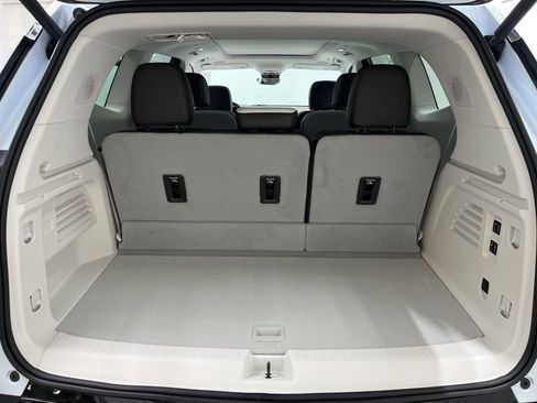 New 2026 GMC Acadia Denali w/ Super Cruise Package FWD image 24
