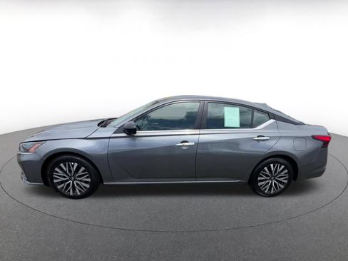 Used 2025 Nissan Altima 2.5 SV image 9