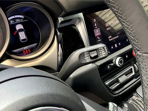 New 2025 Porsche Macan image 37