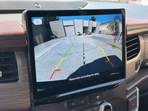 Used 2023 Ford Expedition Limited image 8