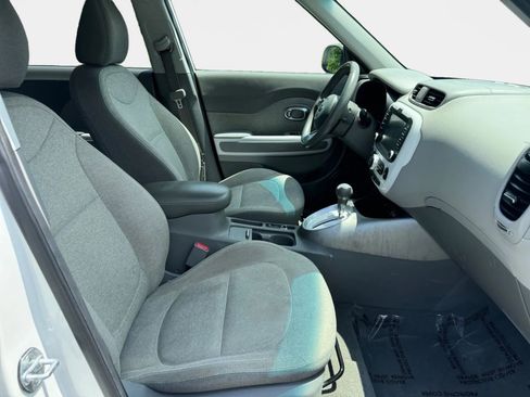 Used 2017 Kia Soul EV image 10