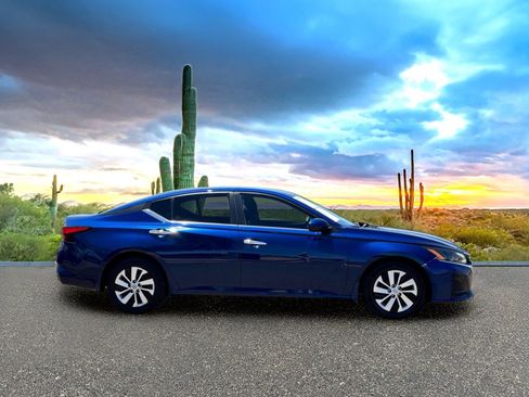 Used 2023 Nissan Altima 2.5 S FWD image 6