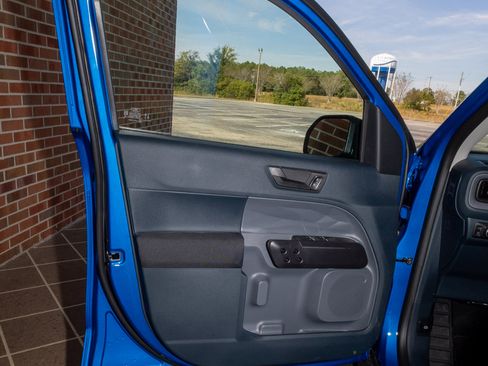 New 2025 Ford Maverick XL image 10